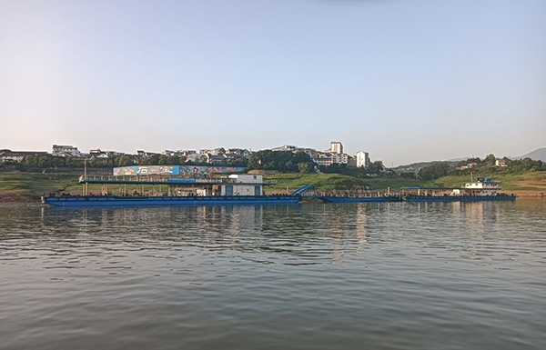 忠县石宝客运码头趸船完成维护保